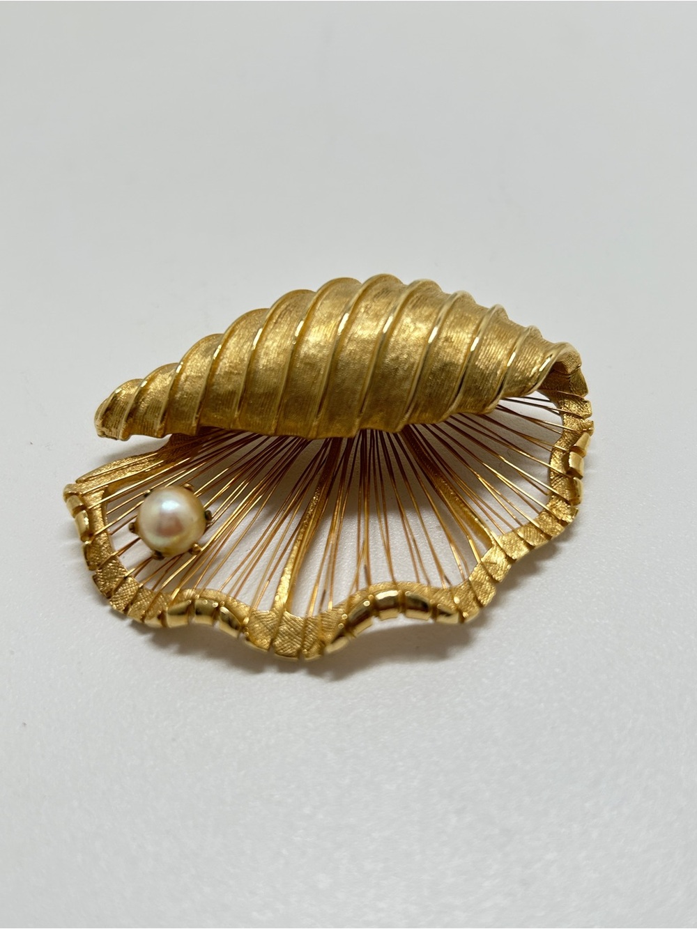 Vintage, Brooks, Gold Shell Brooch With Genuine Pearl
